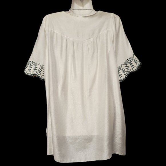 White Short Sleeve Blouse Top with Applique Accent One Size - Picture 3 of 11